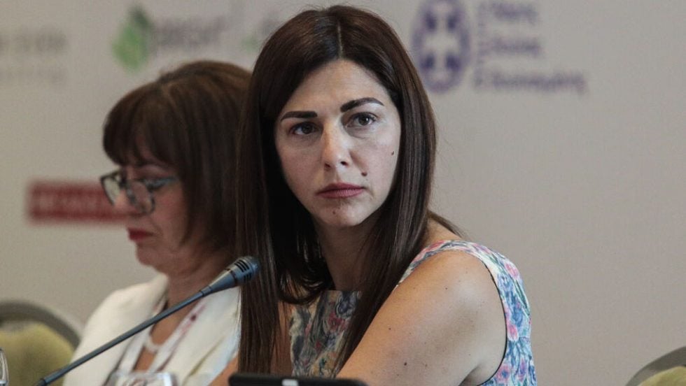 Επιστολή στην υπουργό Παιδείας από εκπαιδευτικούς του εξωτερικού: Μη γίνετε δήμιος της οικογενειακής συνοχής μας